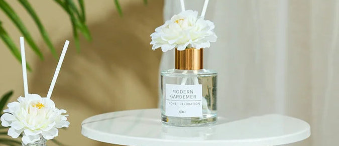 Hilton-Inspired 50ml Jasmine Reed Diffuser Set – Elegant Bottle with Decorative Flower for Home Aromatherapy