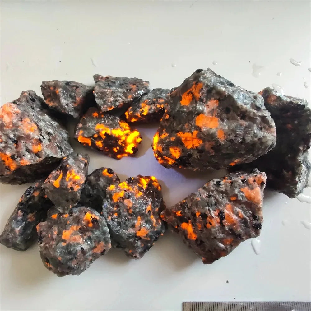 Natural Raw Yooperlites Flame Stone Fluorescent Stone Energy Reiki Specimens Diffuser Oils Stone Home Decoration Stone Decor